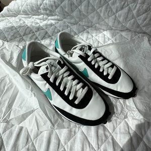 Nike Wmns Daybreak in Teal, Women's 8